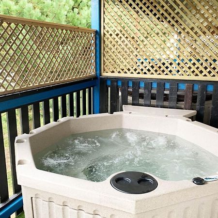 Rathlin Apartment - 2 Bedroom With Hot Tub บัลลีคาสเซิล ภายนอก รูปภาพ